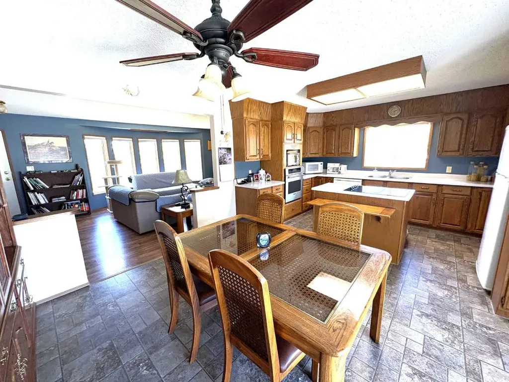 42567 Highway 856 Forestburg AB T0B 1N0
