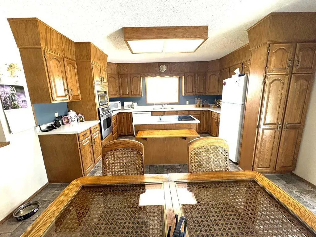 42567 Highway 856 Forestburg AB T0B 1N0