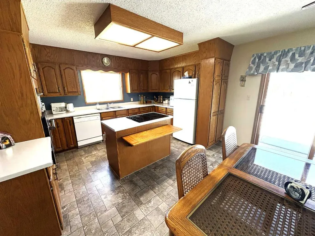 42567 Highway 856 Forestburg AB T0B 1N0