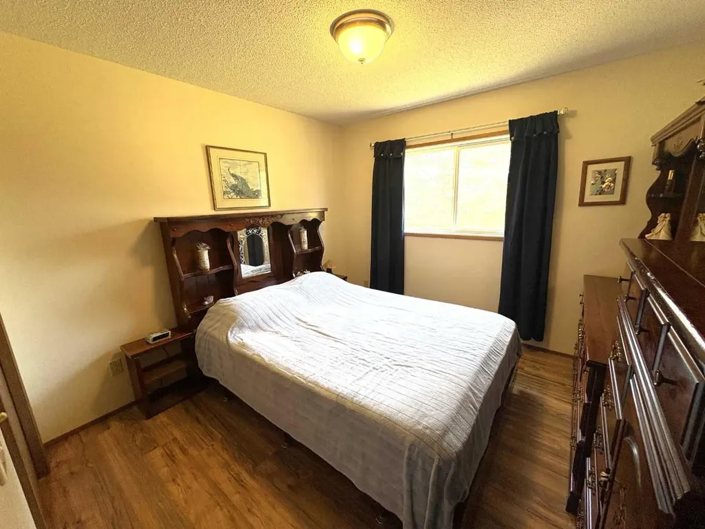 42567 Highway 856 Forestburg AB T0B 1N0