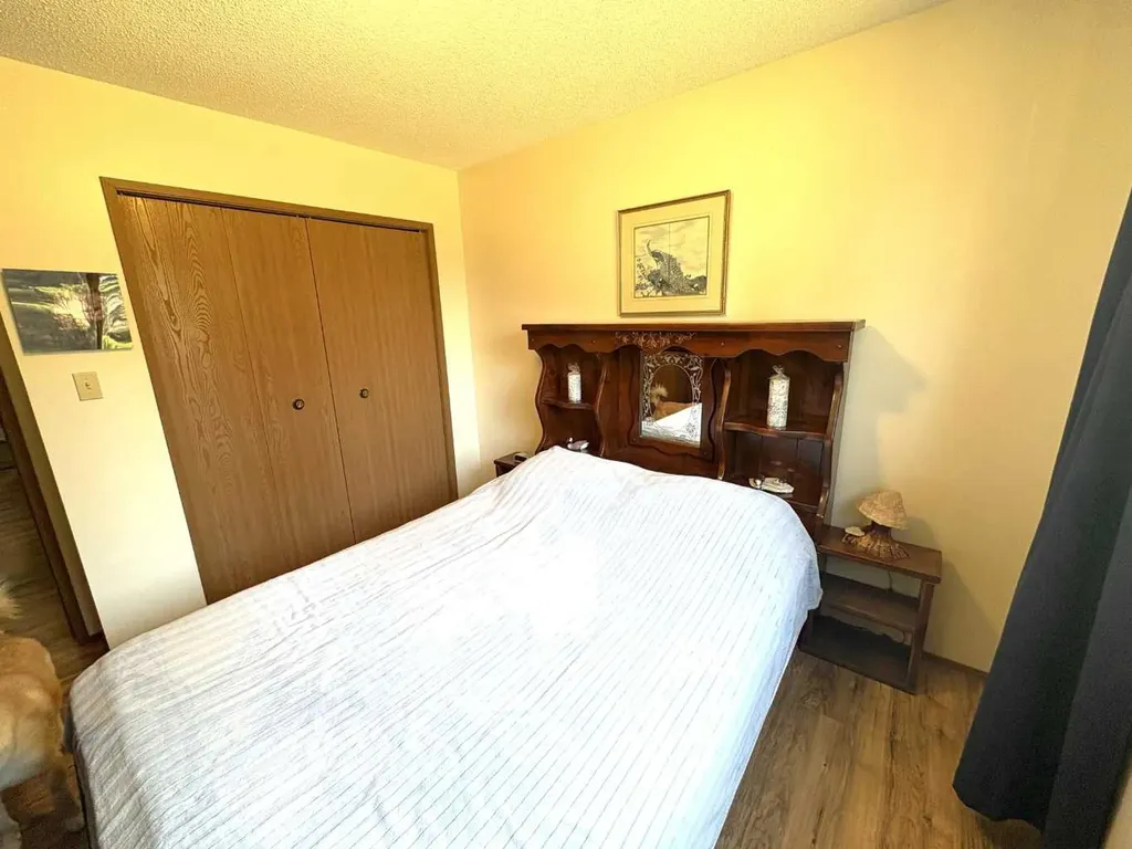 42567 Highway 856 Forestburg AB T0B 1N0