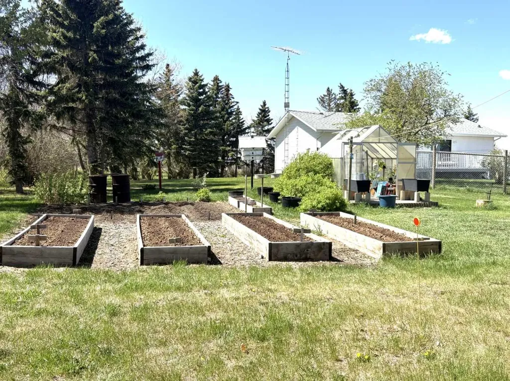 42567 Highway 856 Forestburg AB T0B 1N0