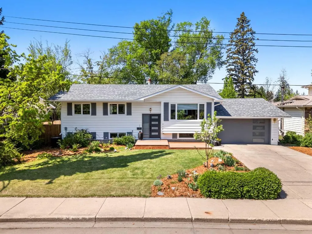3740 43a Avenue Red Deer AB T4N3G3