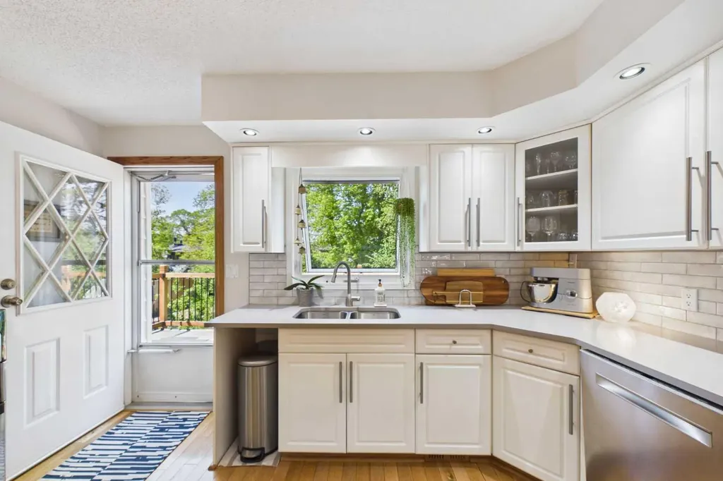 3740 43a Avenue Red Deer AB T4N3G3
