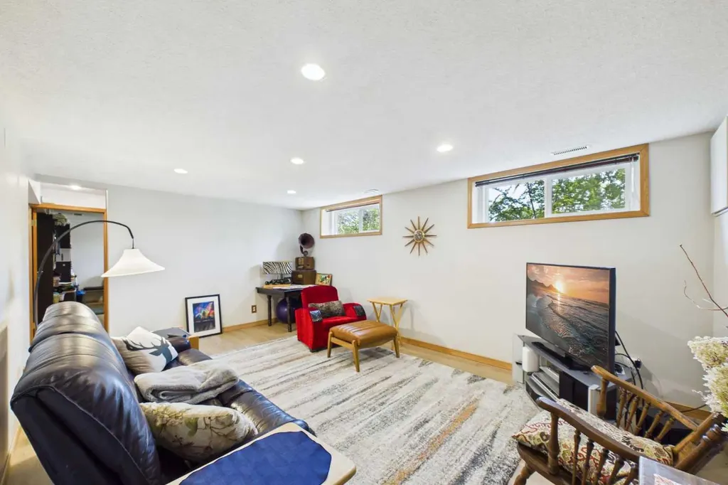 3740 43a Avenue Red Deer AB T4N3G3