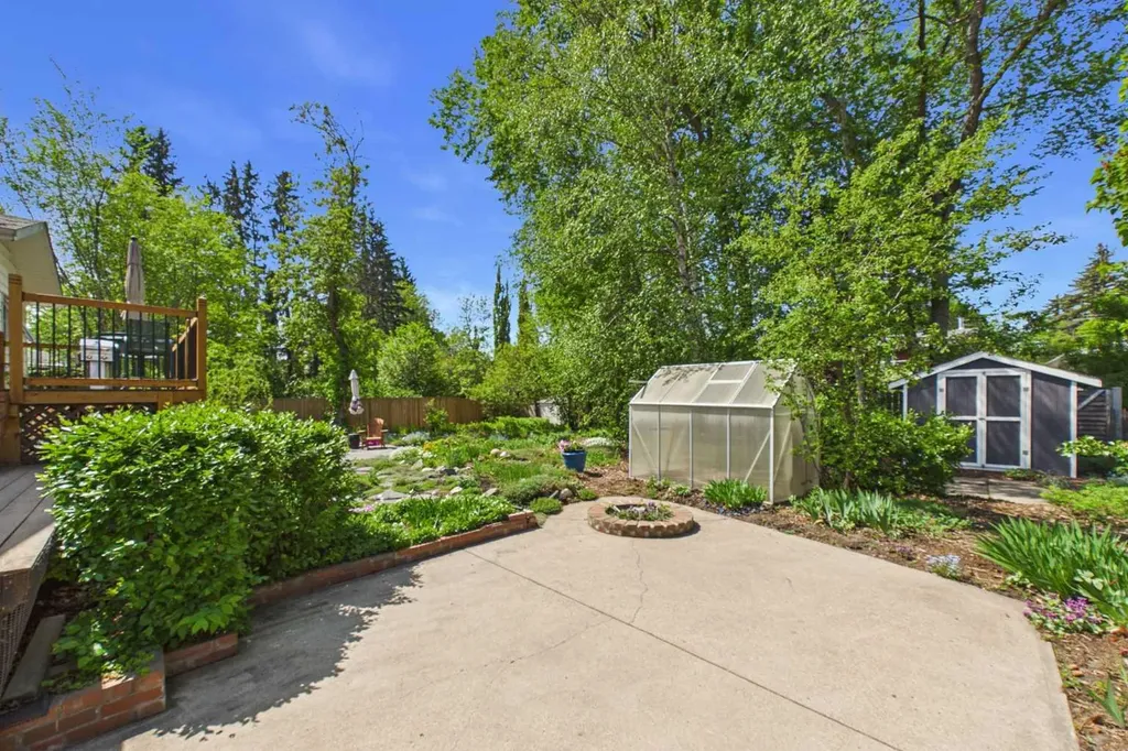 3740 43a Avenue Red Deer AB T4N3G3