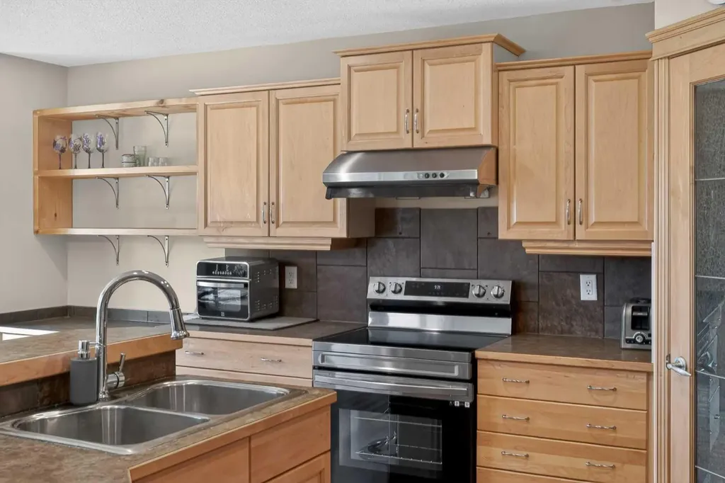 284 Royal Oak Circle NW Calgary AB T3G6A4