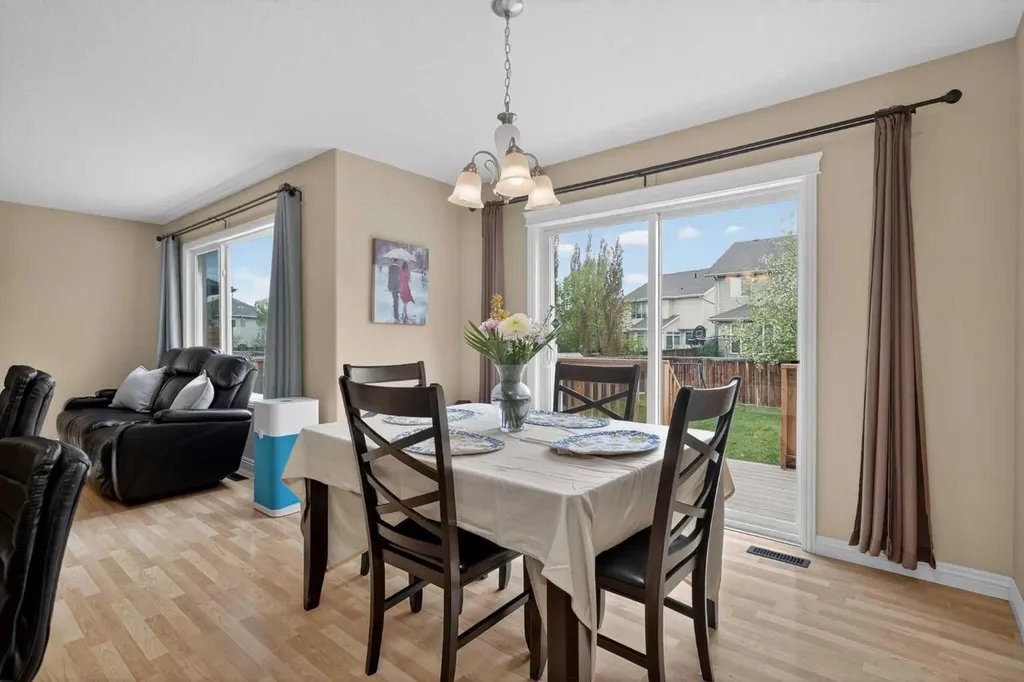 284 Royal Oak Circle NW Calgary AB T3G6A4