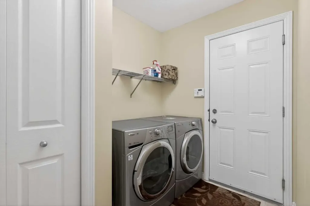284 Royal Oak Circle NW Calgary AB T3G6A4