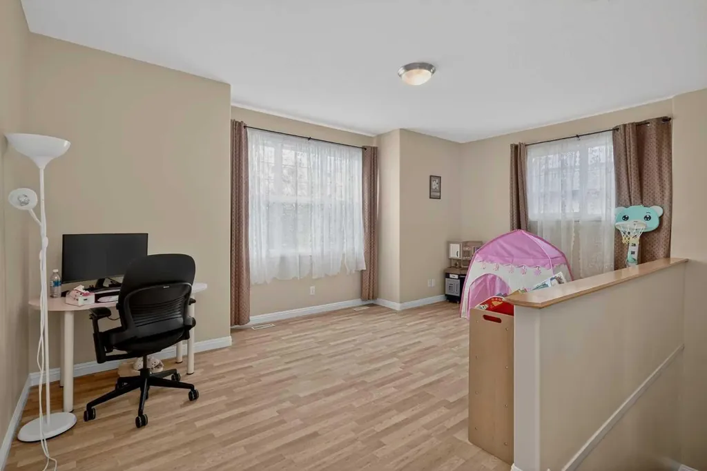 284 Royal Oak Circle NW Calgary AB T3G6A4