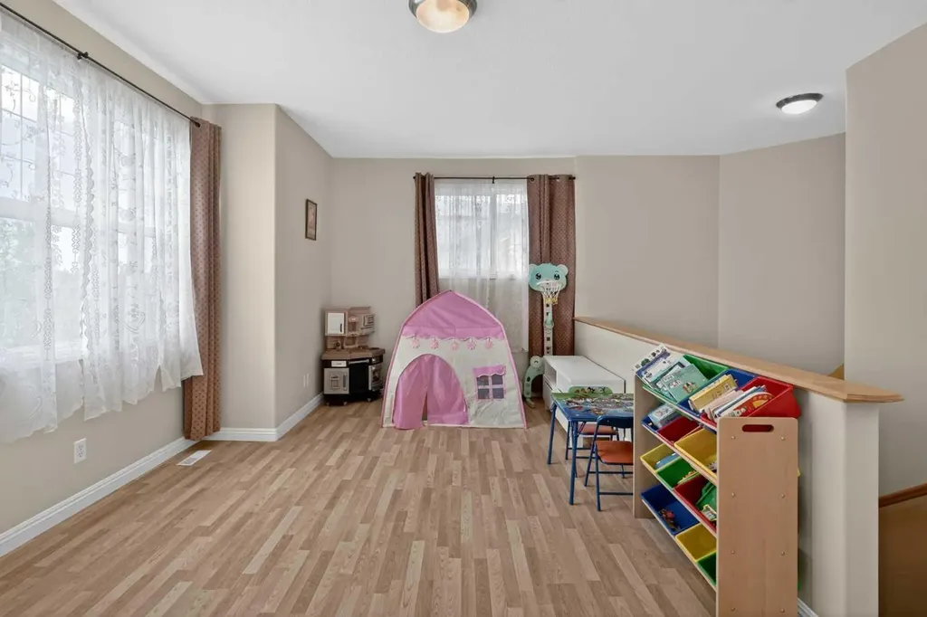 284 Royal Oak Circle NW Calgary AB T3G6A4