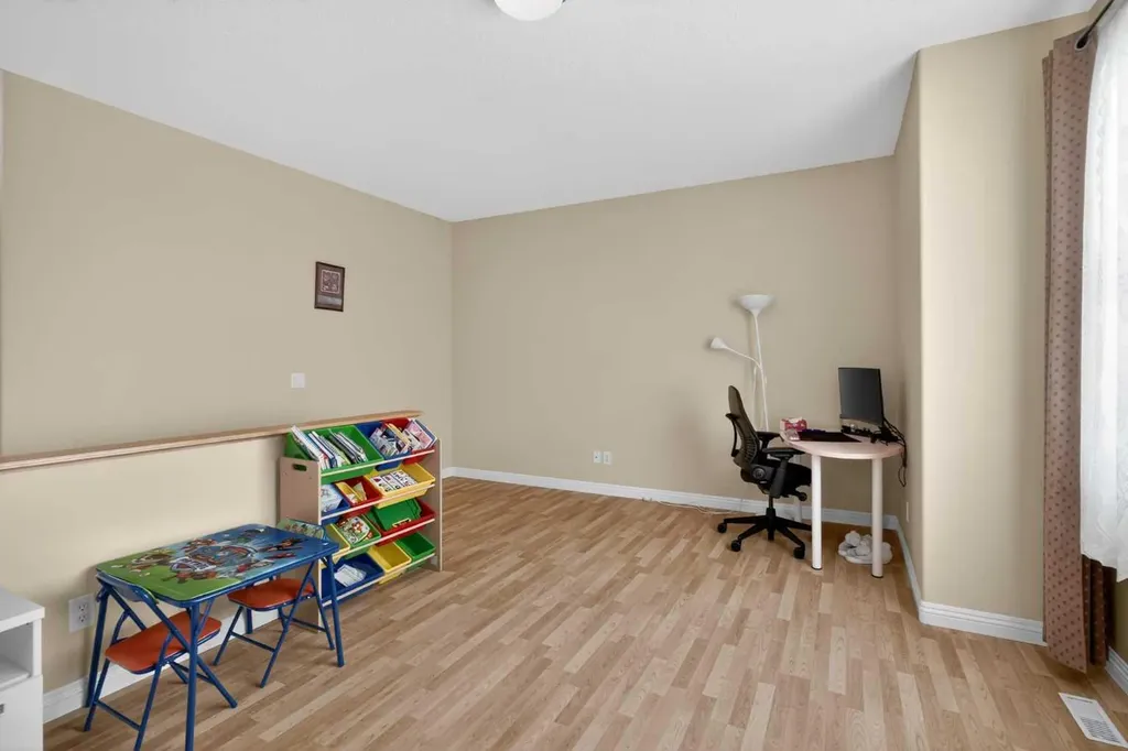 284 Royal Oak Circle NW Calgary AB T3G6A4