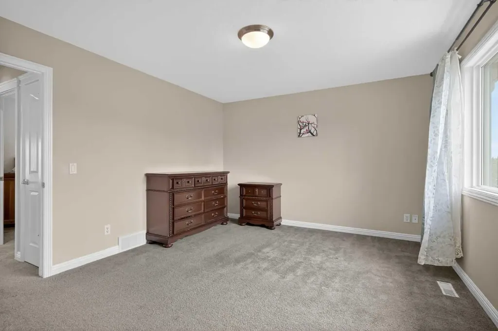 284 Royal Oak Circle NW Calgary AB T3G6A4