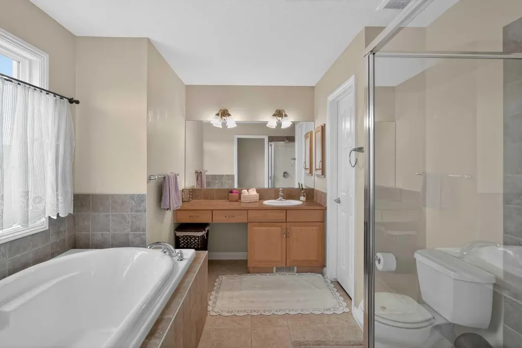 284 Royal Oak Circle NW Calgary AB T3G6A4