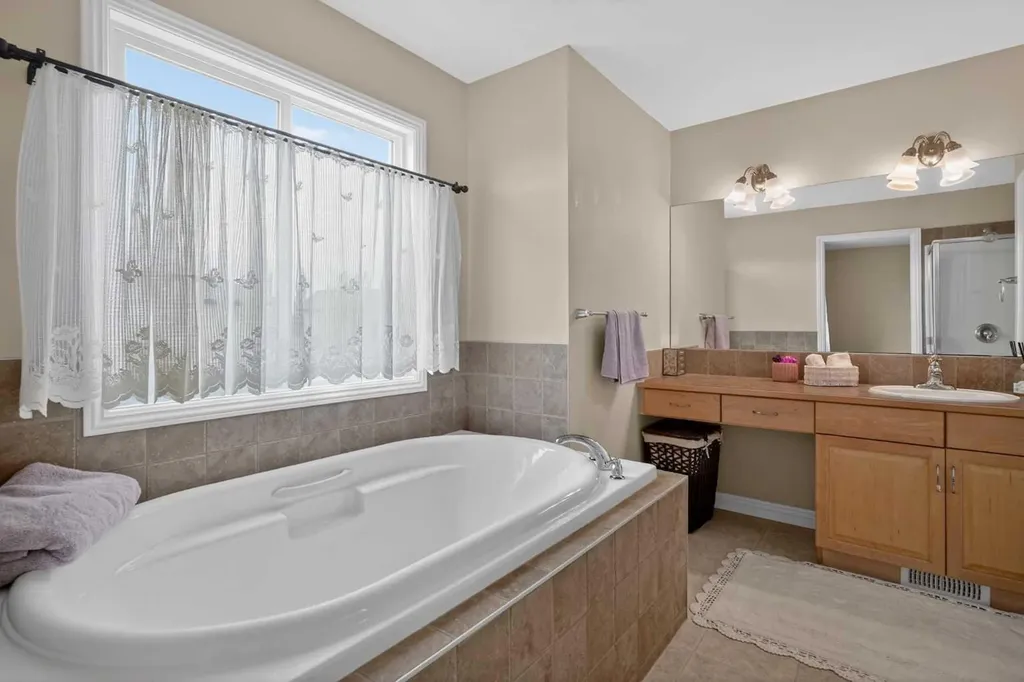 284 Royal Oak Circle NW Calgary AB T3G6A4