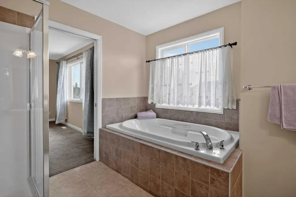 284 Royal Oak Circle NW Calgary AB T3G6A4
