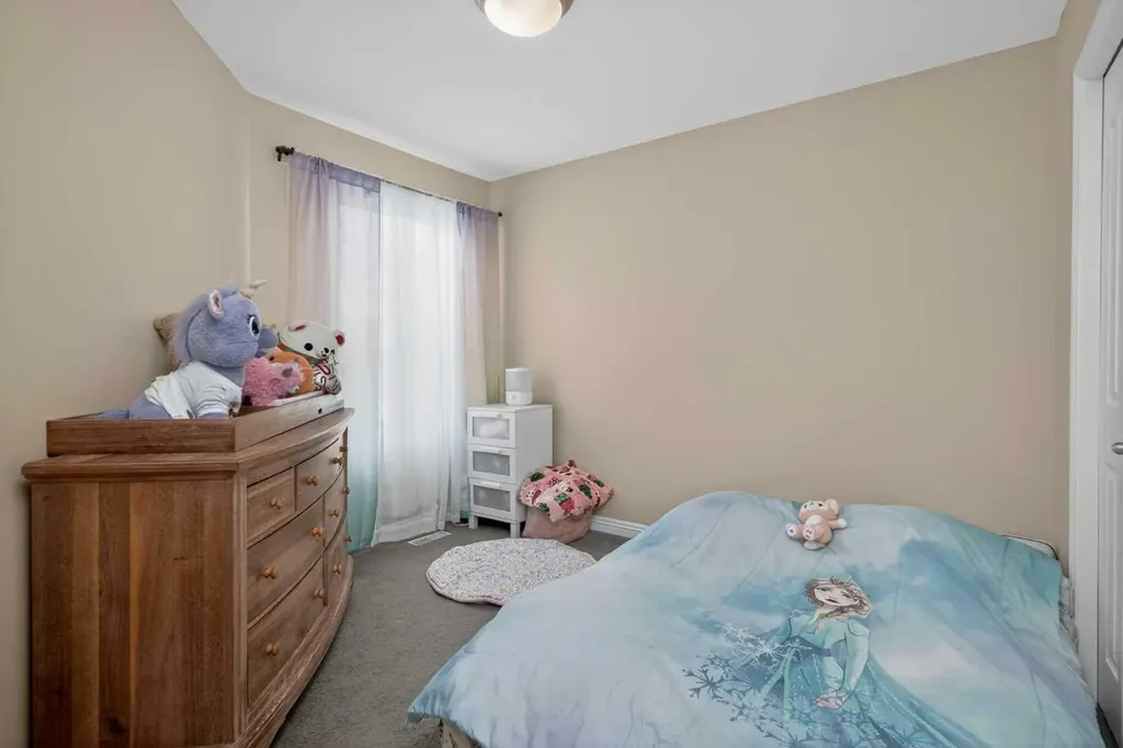 284 Royal Oak Circle NW Calgary AB T3G6A4