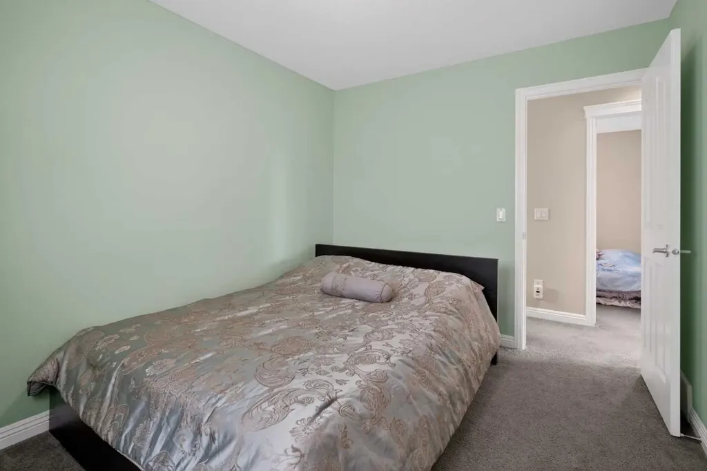 284 Royal Oak Circle NW Calgary AB T3G6A4