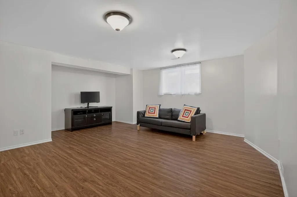 284 Royal Oak Circle NW Calgary AB T3G6A4