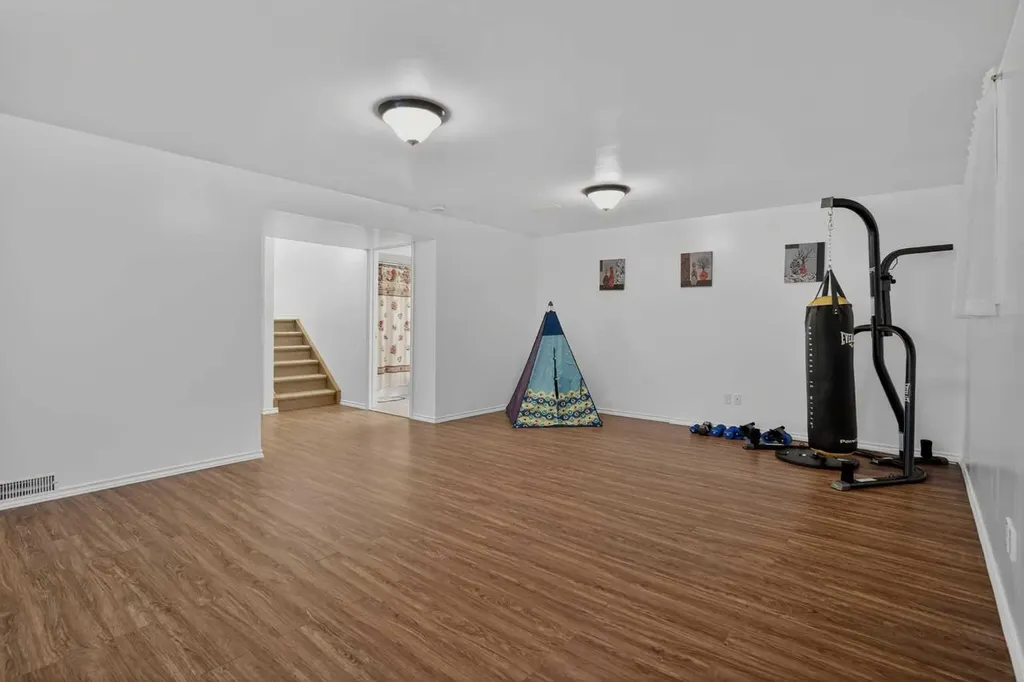 284 Royal Oak Circle NW Calgary AB T3G6A4