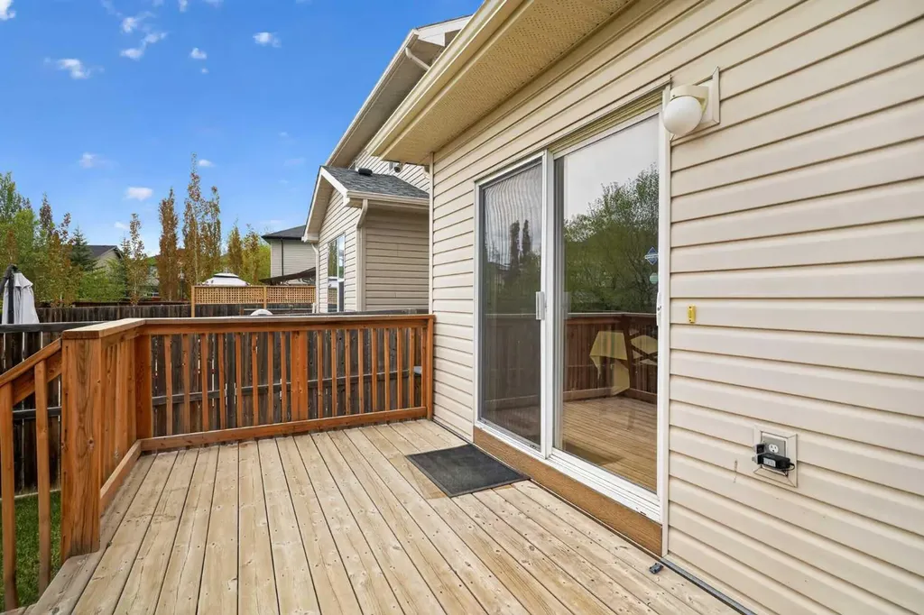 284 Royal Oak Circle NW Calgary AB T3G6A4