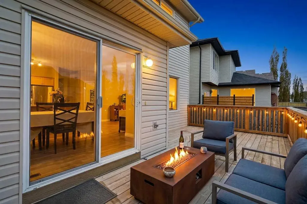 284 Royal Oak Circle NW Calgary AB T3G6A4