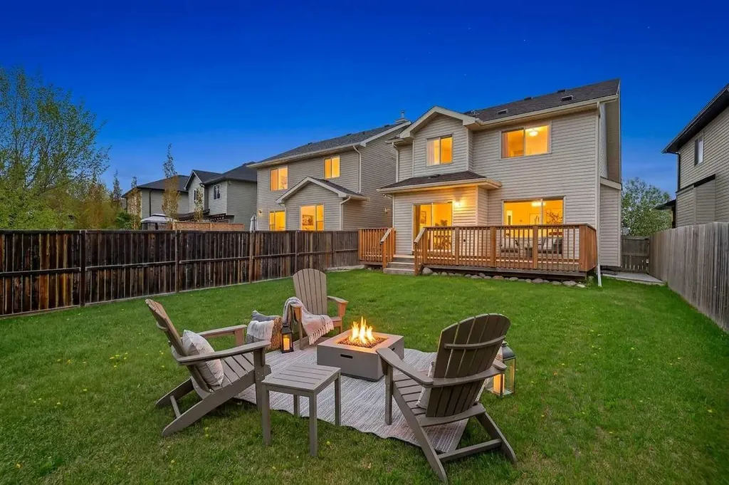 284 Royal Oak Circle NW Calgary AB T3G6A4