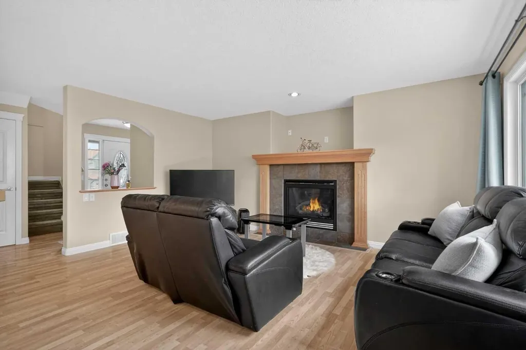 284 Royal Oak Circle NW Calgary AB T3G6A4