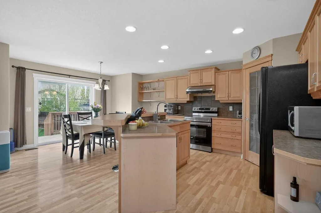 284 Royal Oak Circle NW Calgary AB T3G6A4