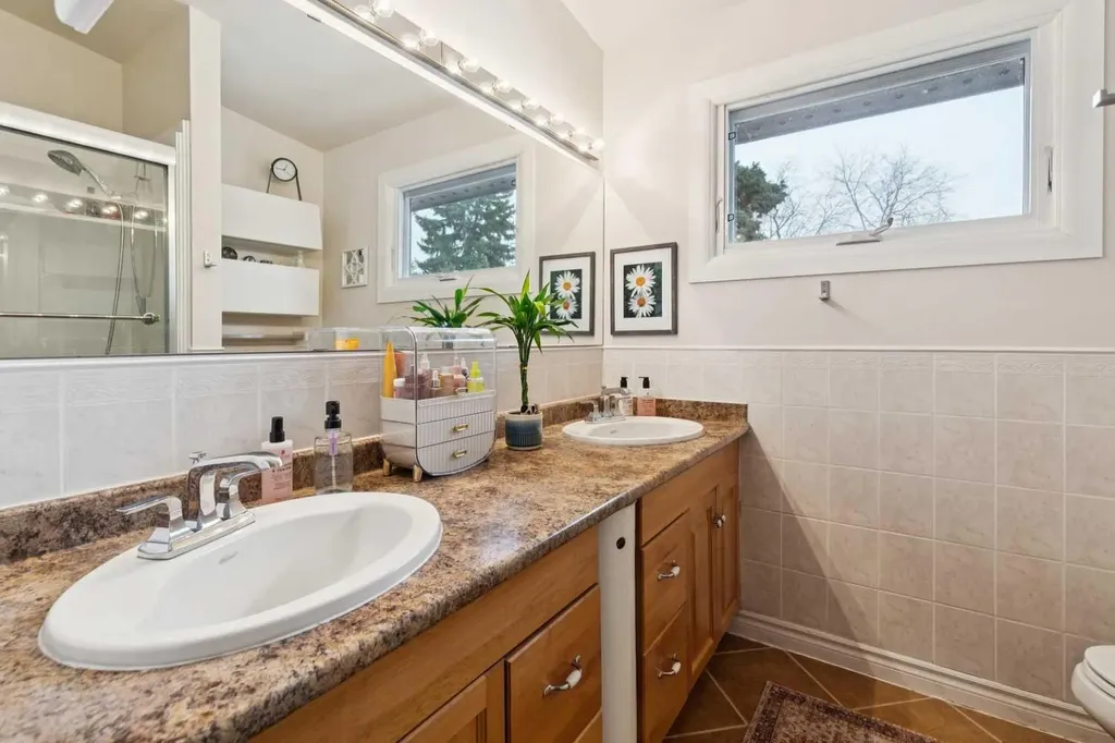3232 15 Street NW Calgary AB T2L 0R1