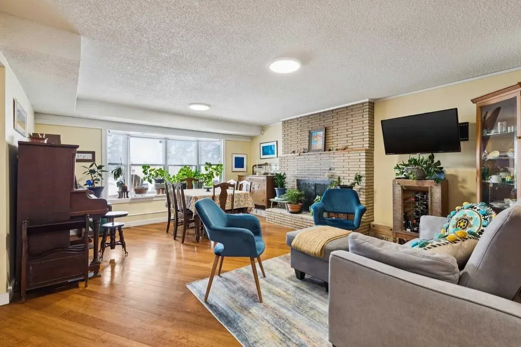 3232 15 Street NW Calgary AB T2L 0K1