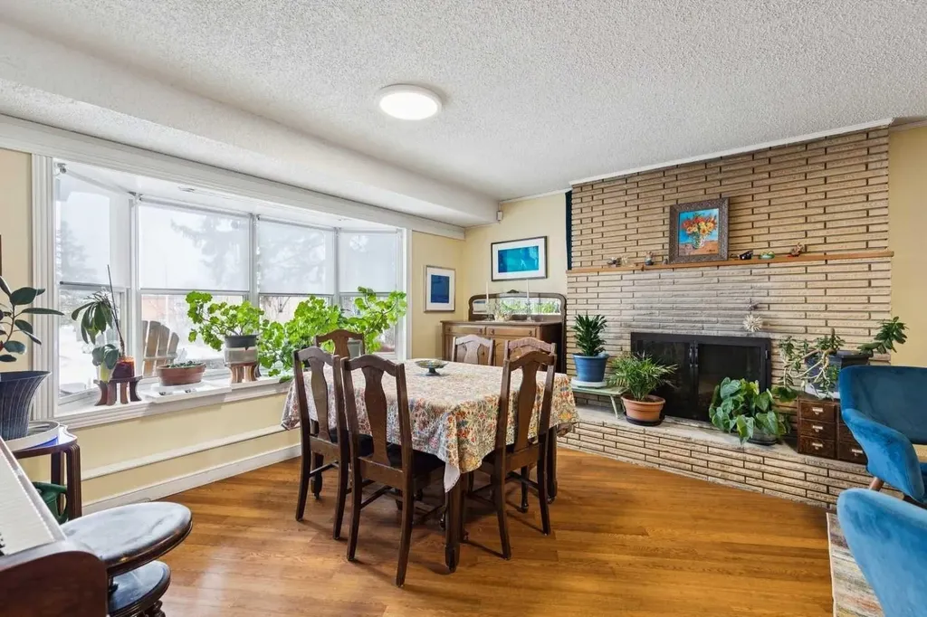 3232 15 Street NW Calgary AB T2L 0R1
