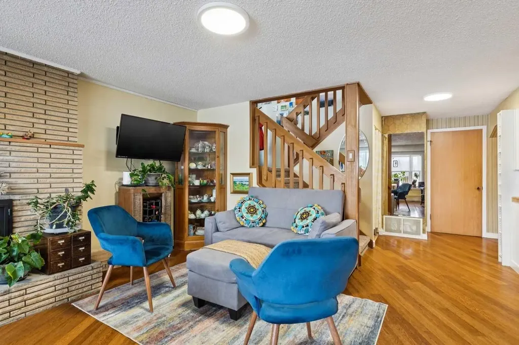 3232 15 Street NW Calgary AB T2L 0R1