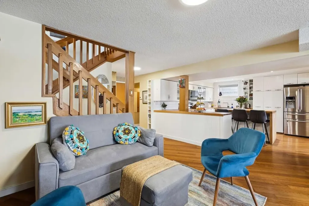 3232 15 Street NW Calgary AB T2L 0K1