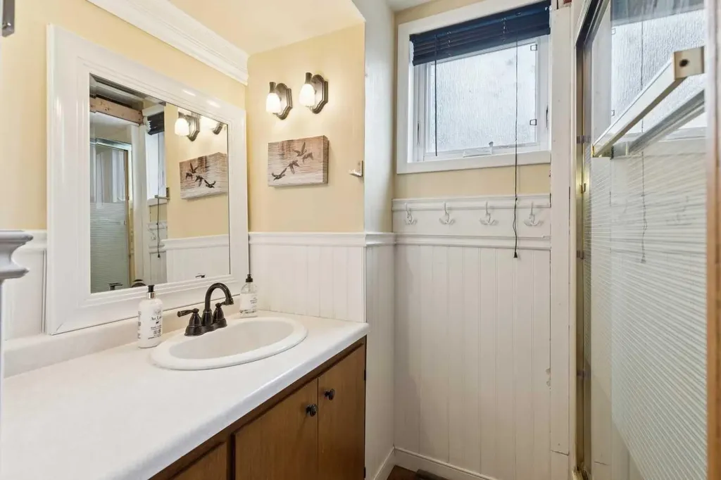 3232 15 Street NW Calgary AB T2L 0R1