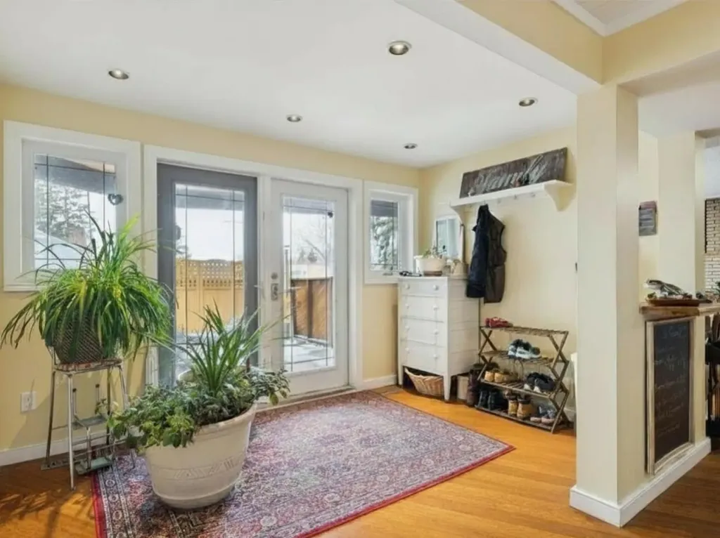 3232 15 Street NW Calgary AB T2L 0R1