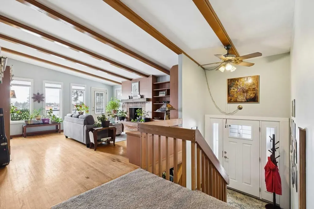 3232 15 Street NW Calgary AB T2L 0K1