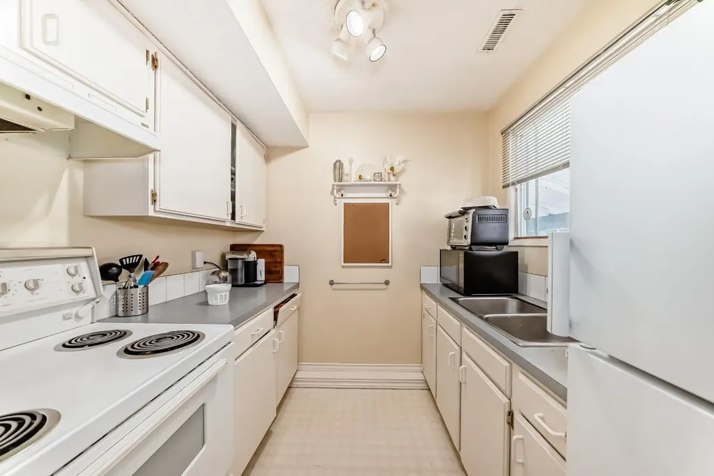 2520 Palliser Drive SW Calgary AB T2V 4S9