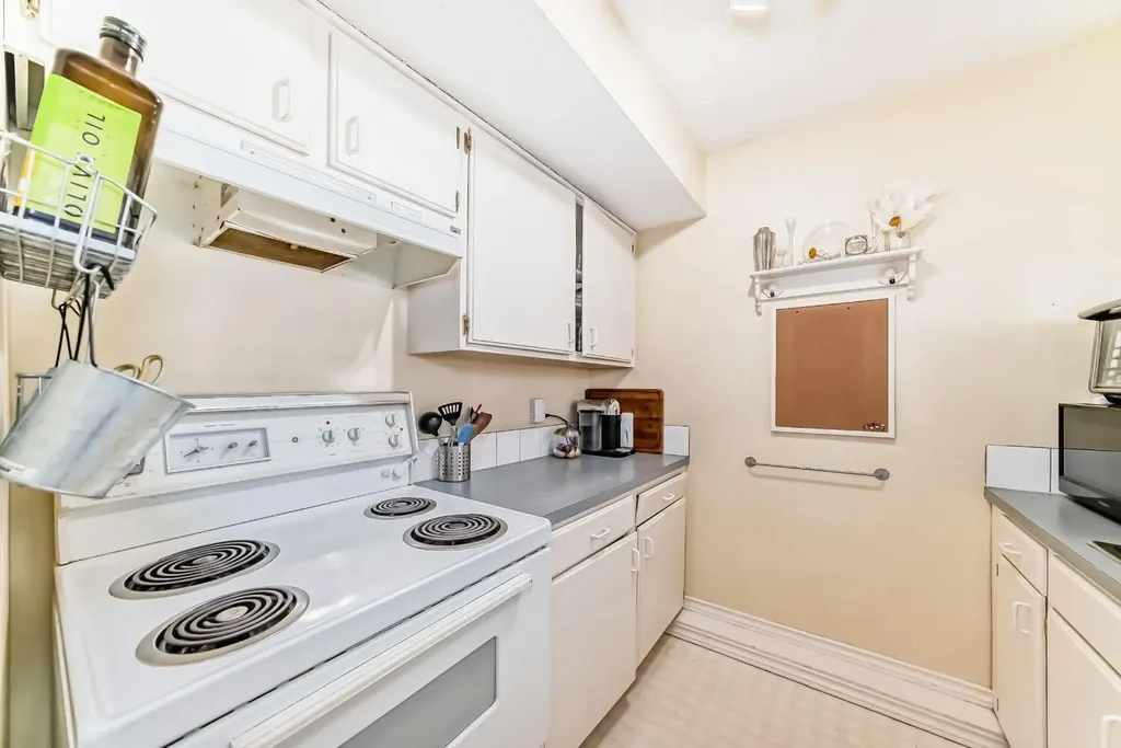 2520 Palliser Drive SW Calgary AB T2V 4S9