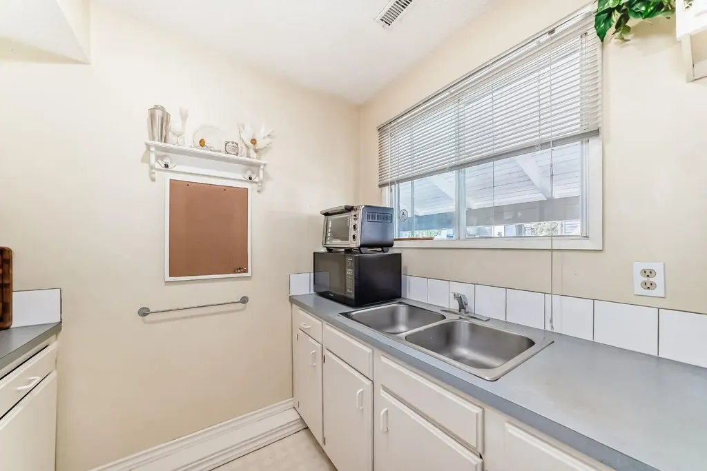 2520 Palliser Drive SW Calgary AB T2V 4S9
