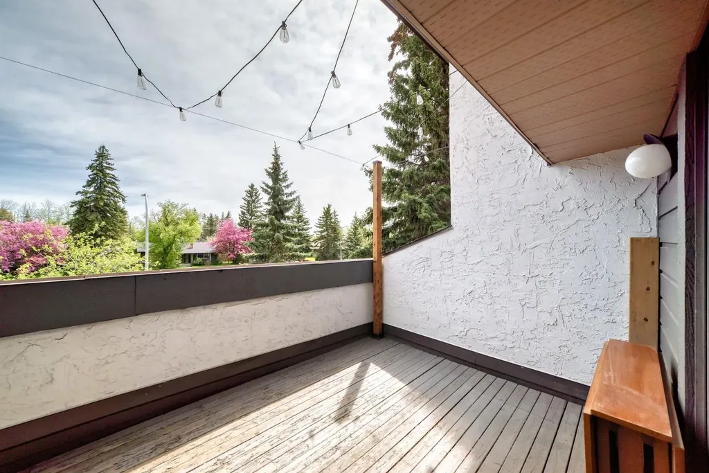 2520 Palliser Drive SW Calgary AB T2V 4S9
