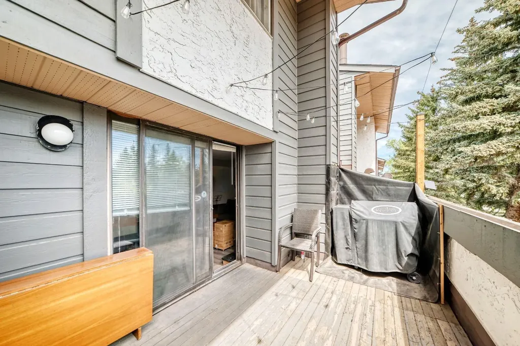 2520 Palliser Drive SW Calgary AB T2V 4S9