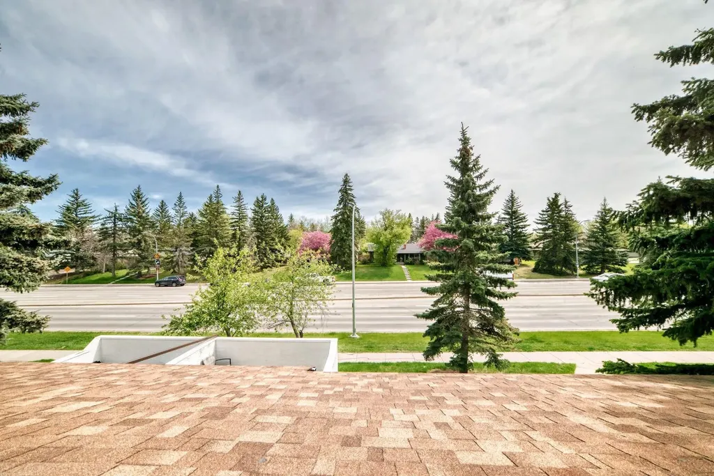 2520 Palliser Drive SW Calgary AB T2V 4S9