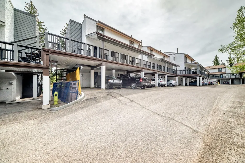 2520 Palliser Drive SW Calgary AB T2V 4S9