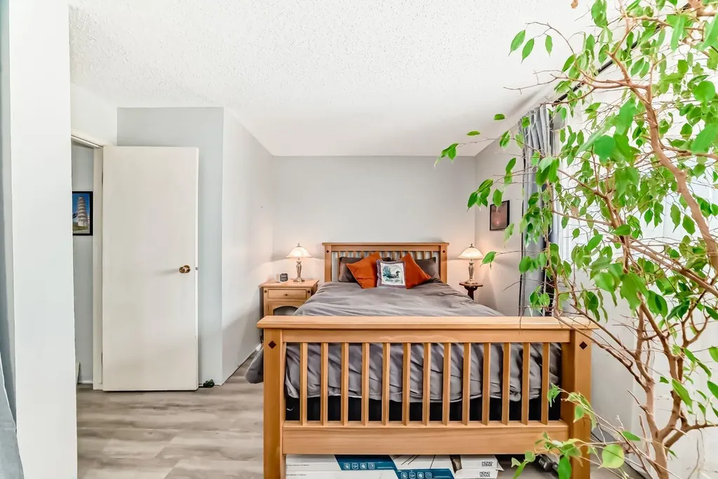 2520 Palliser Drive SW Calgary AB T2V 4S9