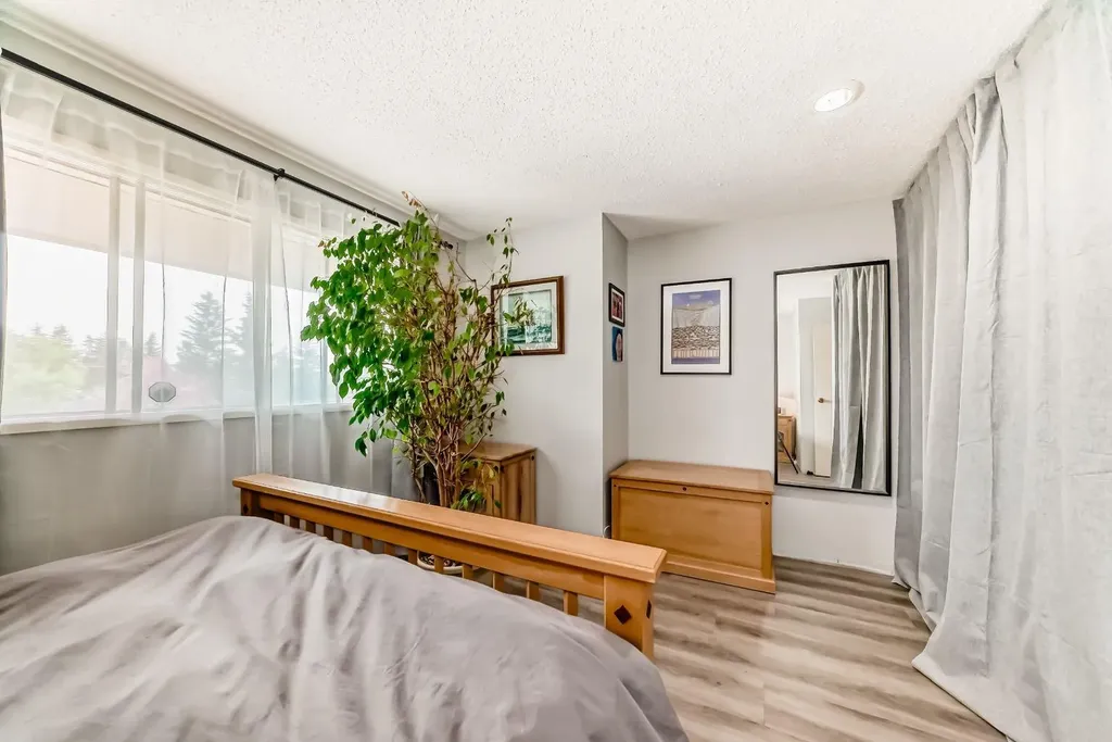 2520 Palliser Drive SW Calgary AB T2V 4S9