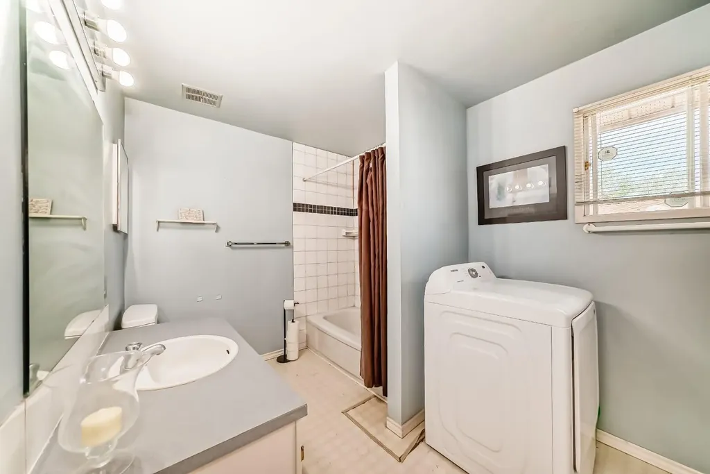 2520 Palliser Drive SW Calgary AB T2V 4S9