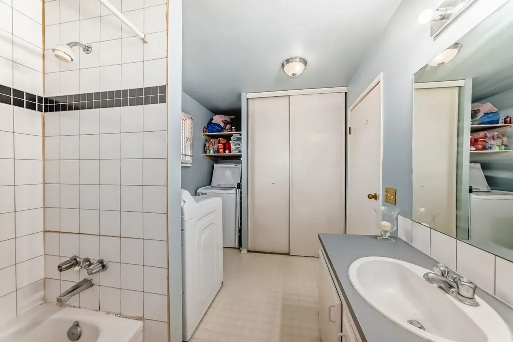 2520 Palliser Drive SW Calgary AB T2V 4S9