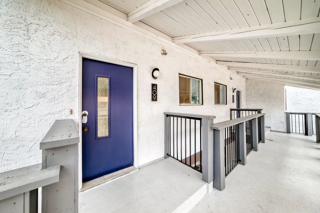 2520 Palliser Drive SW Calgary AB T2V 4S9