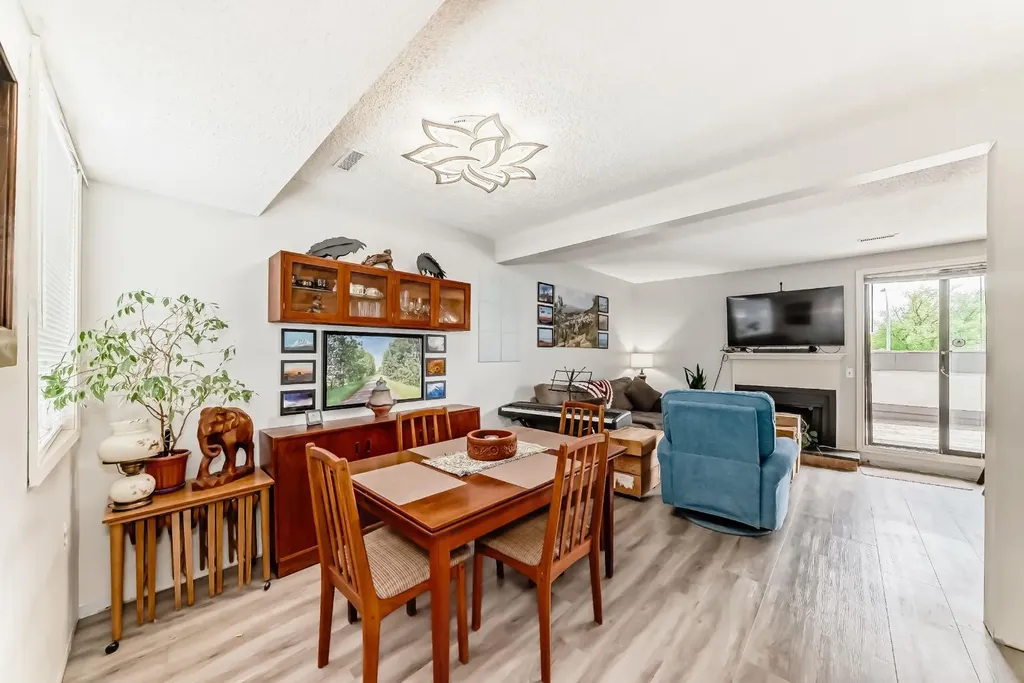 2520 Palliser Drive SW Calgary AB T2V 4S9